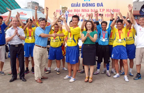 Đội bóng Báo ANTĐ bảo vệ thành công ngôi vô địch