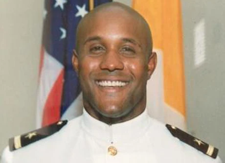 Mỹ treo thưởng triệu USD để bắt cựu cảnh sát giết người