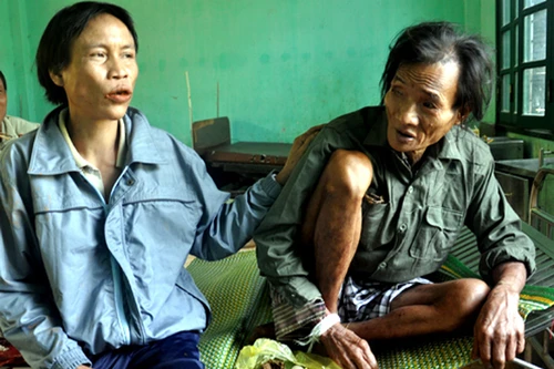 Sáng tỏ lý lịch cha con “người rừng”