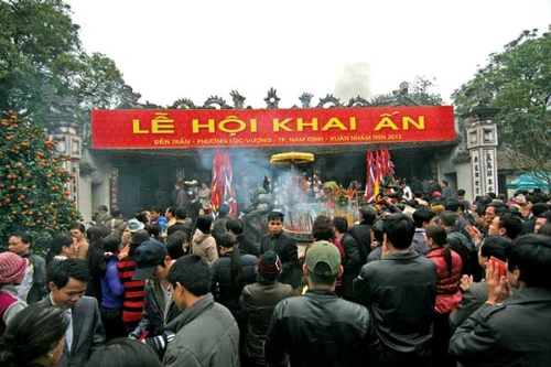 Lễ hội đền Trần 2013: Phát 50.000 cánh ấn