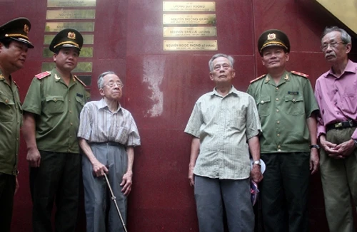 Truy điệu và trao bằng Tổ quốc ghi công cho 2 liệt sỹ Công an Hà Nội