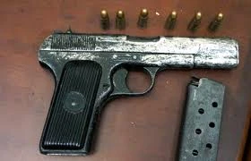 Gí súng K54 vào đầu cặp tình nhân, nhưng "nuốt" không trôi 200.000đ