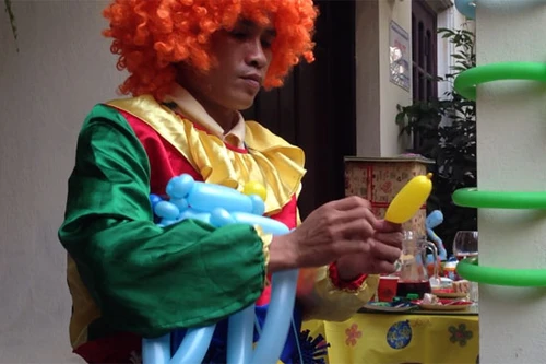 Quấn bóng bay, thu nhập hàng chục triệu/tháng