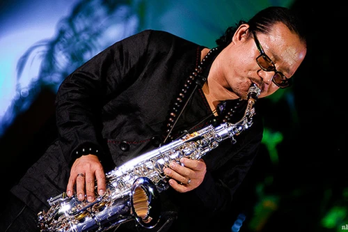 Nghệ sỹ đừng biến mình thành anh bán phở