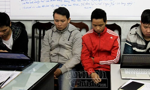 Phá ổ nhóm chuyên phát tán phim ảnh đồi trụy, thu hút quảng cáo