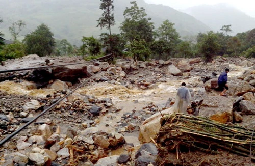 4 thầy cô giáo và 11 người dân mất tích do lũ quét