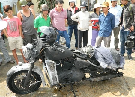 Rớt vài giọt xăng, Harley Davidson 600 triệu bị "hóa vàng"