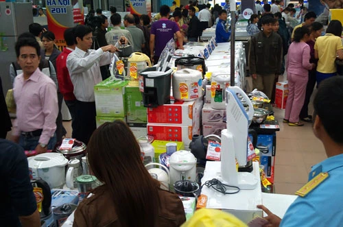 Chủ tịch Hội phụ nữ lo doanh nghiệp tư nhân nhập hàng nhái