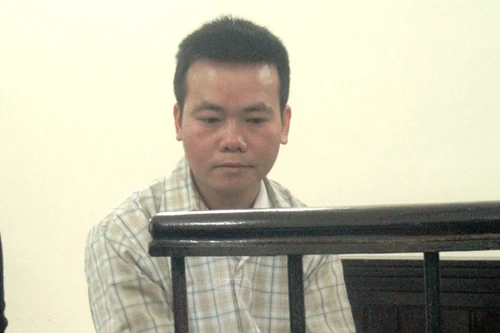 Bị hàng xóm đánh tử vong vì thùng cháo ăn liền