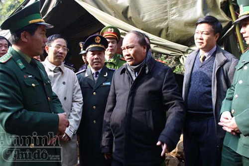 Phó Thủ tướng thị sát những điểm nóng buôn lậu: Hang Dơi, Bãi Gianh
