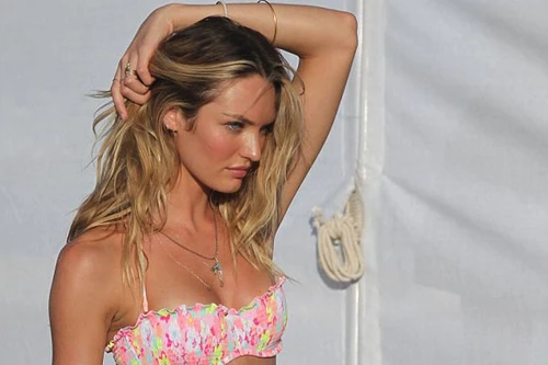 Candice Swanepoel diện bikini trên du thuyền sang trọng