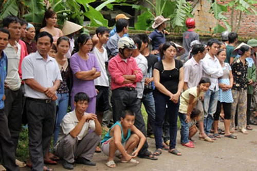 Vĩnh Phúc: Chồng thủng ruột, vợ hôn mê chưa rõ nguyên nhân