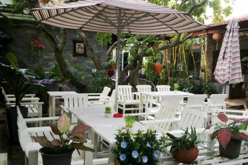 Vừa cướp, vừa hiếp nữ nhân viên quán cà phê