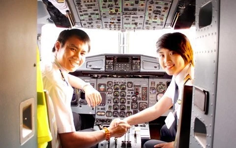 Nữ phi công trẻ và cảm xúc 'giao thừa trên trời'