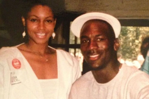 Huyền thoại bóng rổ Michael Jordan bị tình cũ khởi kiện