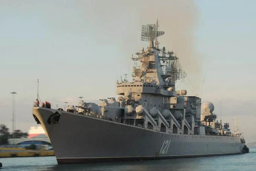 Không muốn là "người khổng lồ cô độc", Nga phái 10 tàu chiến tới Syria