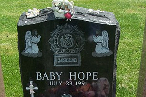 Ngôi mộ gió "cô bé Hy vọng" và vụ án mạng kéo dài 22 năm