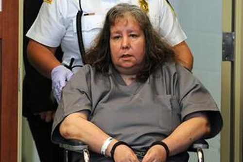 Vợ chồng loạn luân, hiếp dâm con nuôi