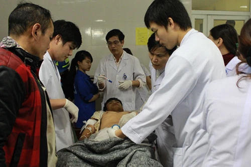 Vụ sập giàn giáo ở Formosa: 6 người xuất viện, 8 người chuyển ra Hà Nội