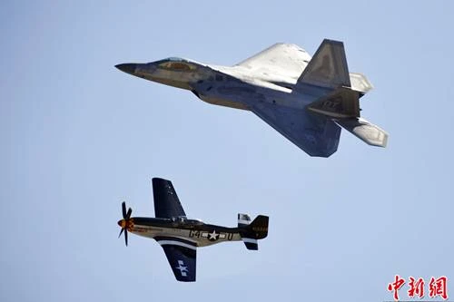 Chiêm ngưỡng những pha nhào lộn nghẹt thở của máy bay Mỹ