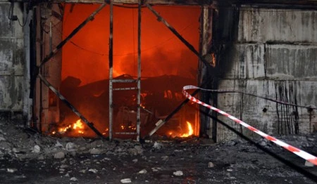 Bất cẩn khi hút thuốc lá gây nổ 4.000 tấn đạn