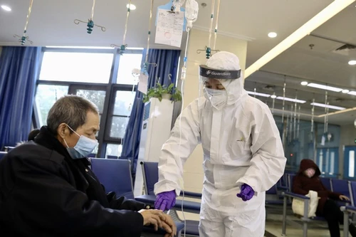 Tăng cường sức đề kháng, phòng ngừa Covid-19 ở người cao tuổi