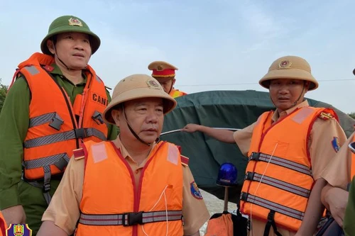 Cục Cảnh sát giao thông đôn đốc công tác phòng, chống cơn bão số 8 