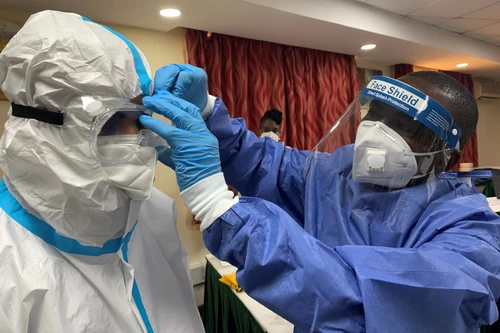 Châu Âu: Số ca lây nhiễm Covid-19 tăng vọt và ban bố biện pháp phòng dịch nghiêm ngặt