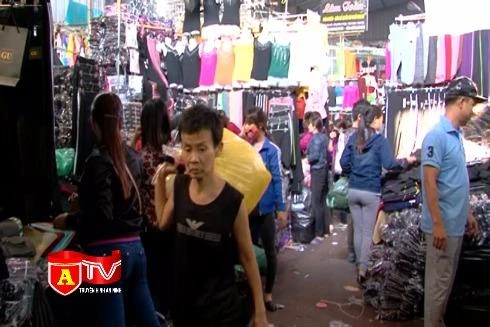 Nguy cơ xảy cháy chợ cao trong dịp Tết vì hàng hóa chất đống