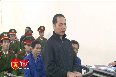 Mua bán, tàng trữ trái phép vũ khí quân dụng lĩnh án 34 năm tù 