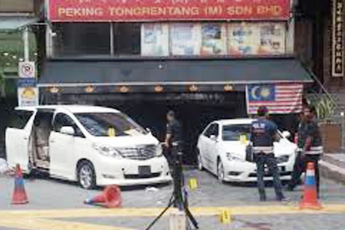 Bom tự chế nổ giữa Kuala Lumpur