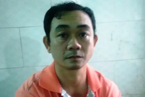 Nhân viên ngân hàng "đục" két sắt của mẹ, bị vợ lật tẩy