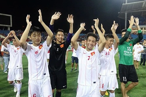 U19 Việt Nam đón bầu Đức và nhận quà ý nghĩa từ quê nhà