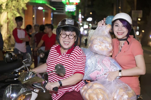 Thanh Thảo trích tiền bán album mua quà cho người nghèo trước khi đi lưu diễn