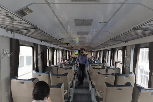 Đường sắt Bắc Nam chỉ chạy 1 đôi tàu khách, dừng nhiều tàu khu đoạn