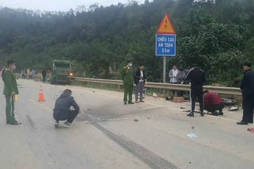 Đi xe máy ngược chiều trên cao tốc Nội Bài-Lào Cai, 4 thanh niên thiệt mạng