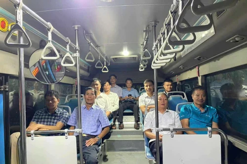 Mở tuyến buýt 20ATC kết nối xã đảo Minh Châu với trung tâm Hà Nội