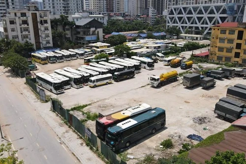 Đất dự án bỏ không cả chục năm biến tướng thành bãi xe không phép