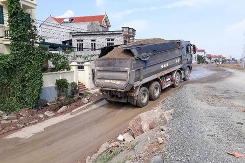 Điểm mặt một loạt tuyến đường có xe quá tải hoạt động rầm rộ, công khai