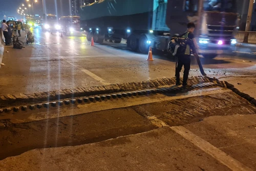 Cấm toàn bộ phương tiện lưu thông trên đường vành đai 3 trên cao vào ban đêm để sửa chữa