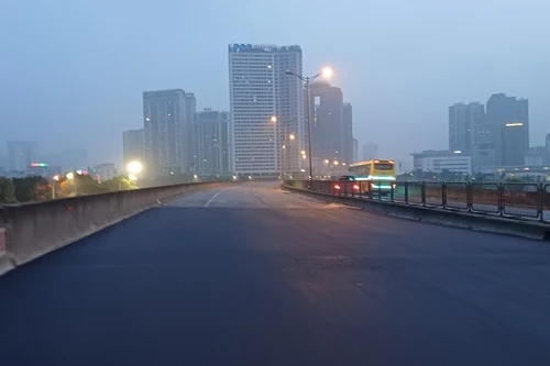 Cấm phương tiện lưu thông một đoạn đường Vành đai 3 trên cao vào ban đêm để sửa chữa