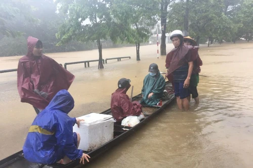 40 người chết và mất tích do mưa lũ ở miền Trung, nước lũ vẫn tiếp tục lên