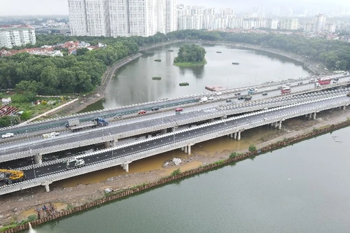 Ngắm đường vành đai 3 đi thấp qua hồ Linh Đàm sắp thông xe