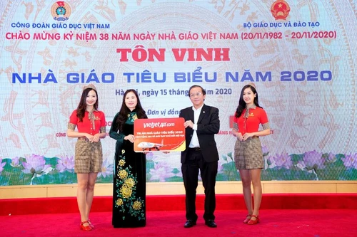 Vietjet Air tri ân Ngày nhà giáo Việt Nam, kiến tạo tương lai