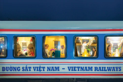 Tàu Bắc- Nam liên tục bị ném đá trên đoạn qua Đồng Nai