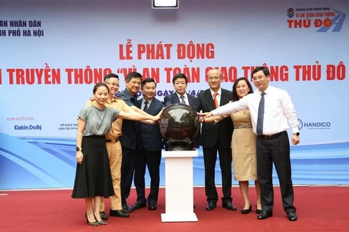 Phát động “Vì an toàn giao thông Thủ đô” năm 2021