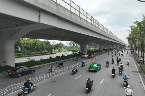 Chính thức phân làn ô tô, xe máy trên đường Phạm Văn Đồng từ 4-7