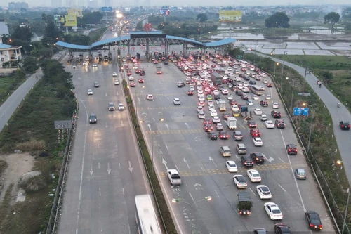 Nhiều tuyến cao tốc lớn tắc nghẽn trong dịp nghỉ lễ Giỗ Tổ