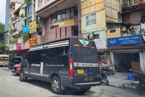 Xe hợp đồng trá hình limousine nở rộ, xe tuyến cố định "vỡ trận"