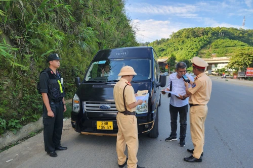 Giật mình: Xe hợp đồng chở khách vi phạm tốc độ 117 lần trong 5 ngày